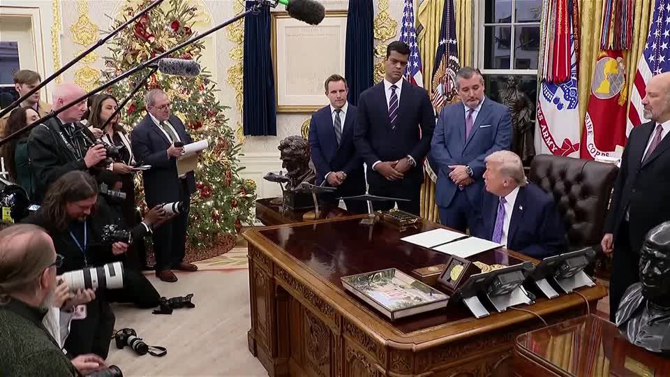Trump signs order aimed at curbing state AI laws | ロイター