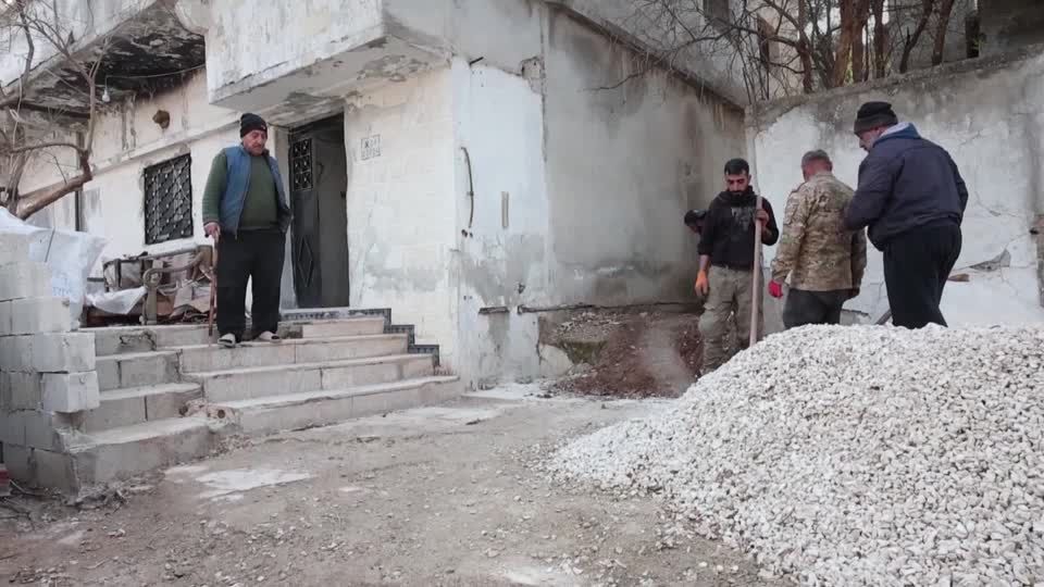 Displaced Syrian Christians return to their homes for the holiday | Reuters