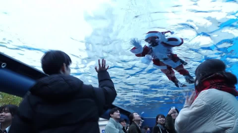 ロシアの戦略爆撃機が日本海を6時間にわたり飛行、戦闘機も随伴（字幕