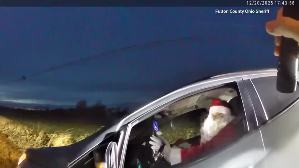 ロシアの戦略爆撃機が日本海を6時間にわたり飛行、戦闘機も随伴（字幕