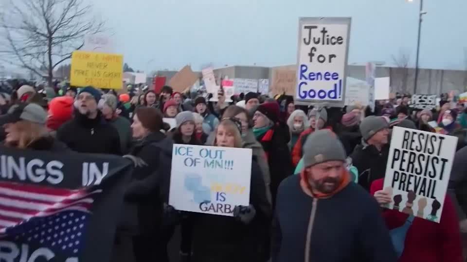 Protesters, ICE agents scuffle day after fatal shooting in Minnesota ...