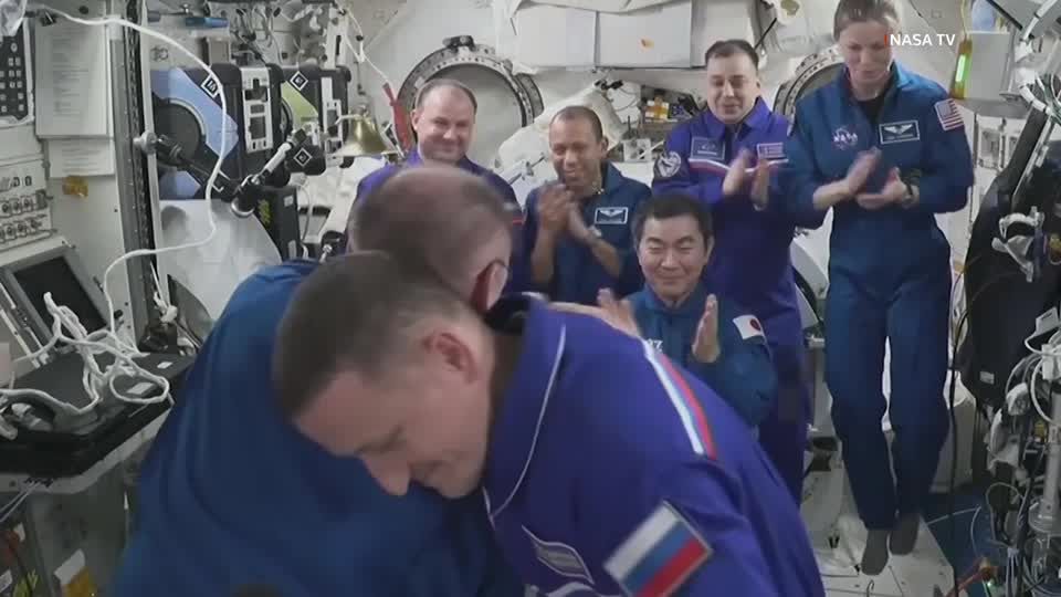 New commander takes charge of ISS before crew's early departure | Reuters