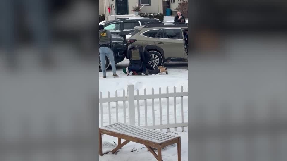 Federal agents detain driver they say hit their car in Minneapolis ...