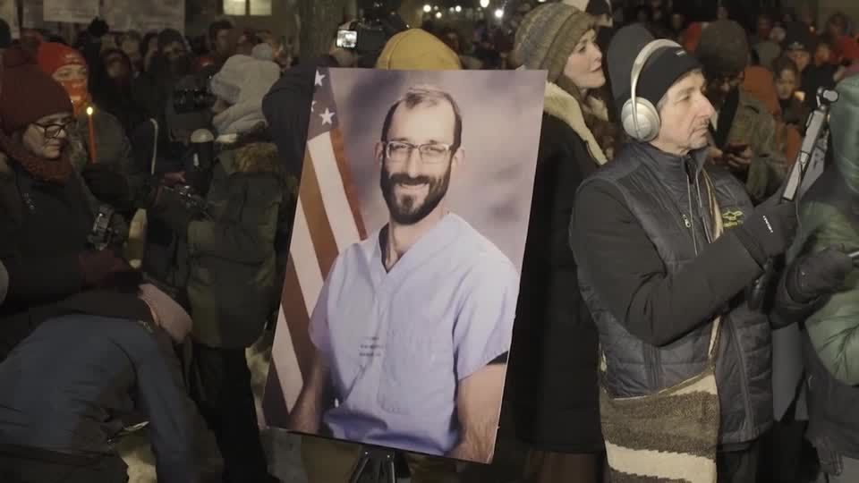 Vigil held in New York for slain nurse Alex Pretti | Reuters