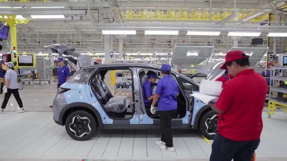 Asia's factory activity expands, Euro zone contracts | Reuters