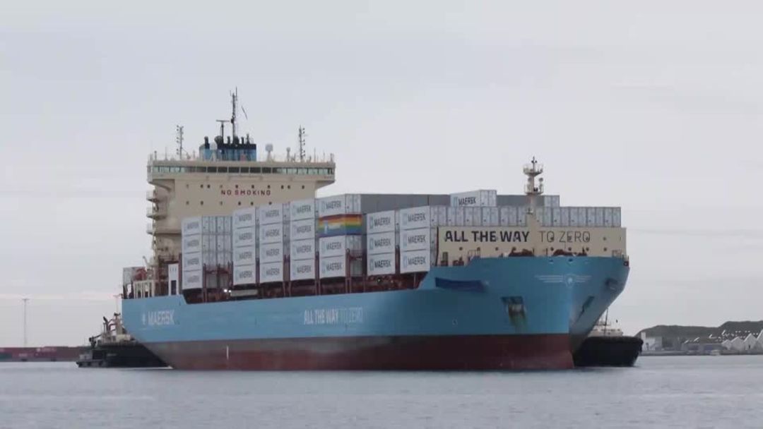 Maersk flags 2026 earnings hit as Suez return, overcapacity hit freight ...