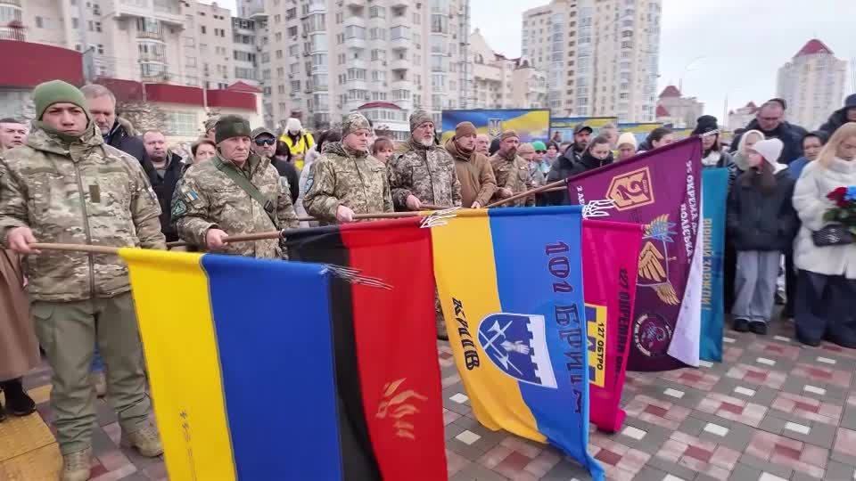 Ukrainians honor the dead with silence on war's fourth anniversary