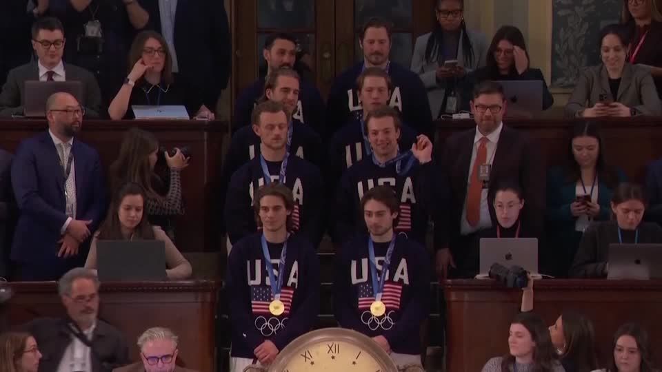 Trump applauds the US men's ice hockey team at the State of the Union ...