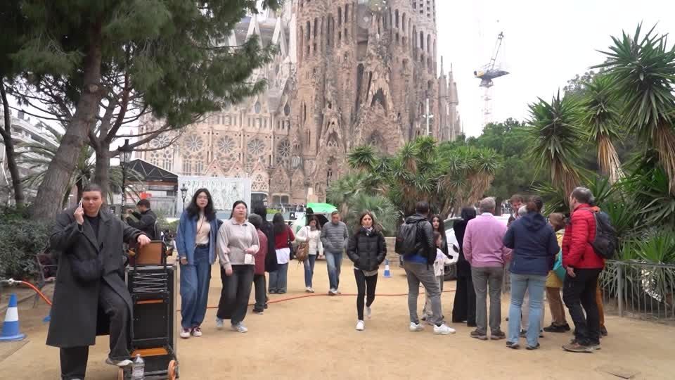 ジョン・レノン死去から45年 NY「ストロベリー・フィールズ」に