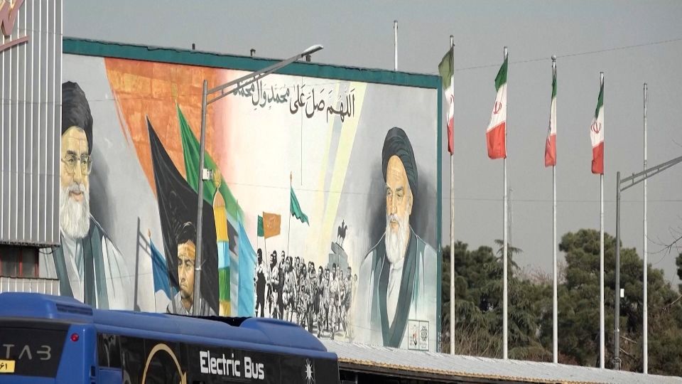 ジョン・レノン死去から45年 NY「ストロベリー・フィールズ」に