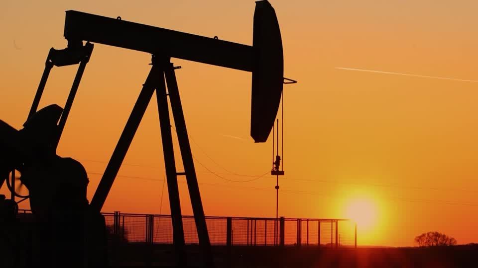 Oil prices set to rise further as Mideast war escalates | Reuters