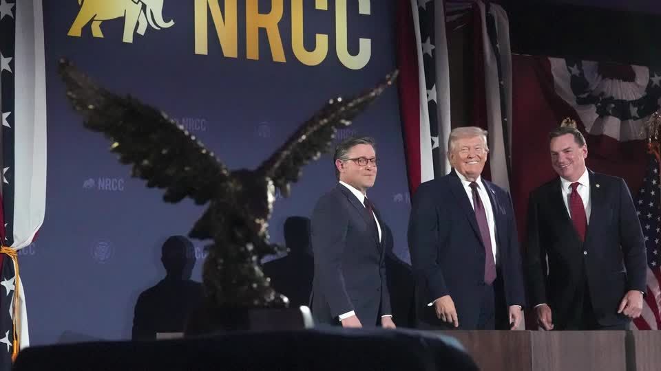 Republicans give Trump inaugural 'America First award' | ロイター