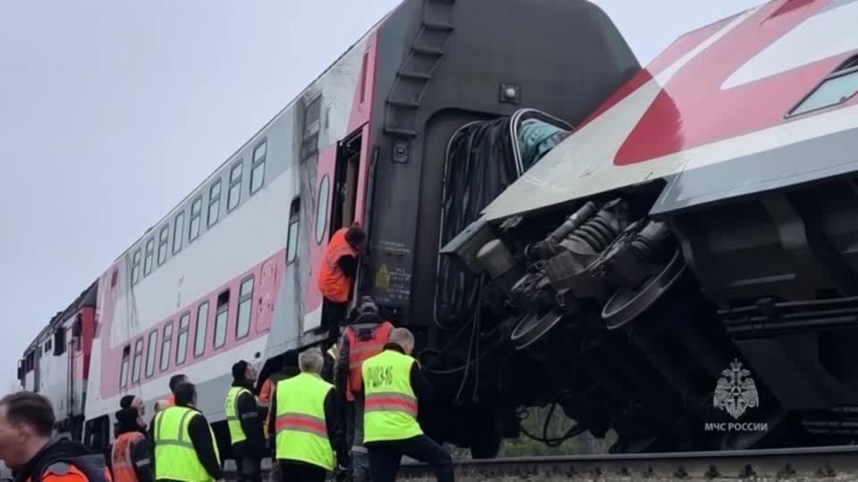 Train derails in western Russia, injuring seven people | Reuters