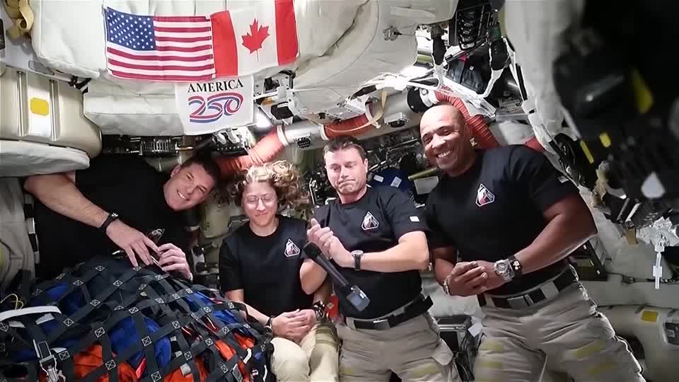 'You've made history,' Trump tells Artemis II crew | ロイター