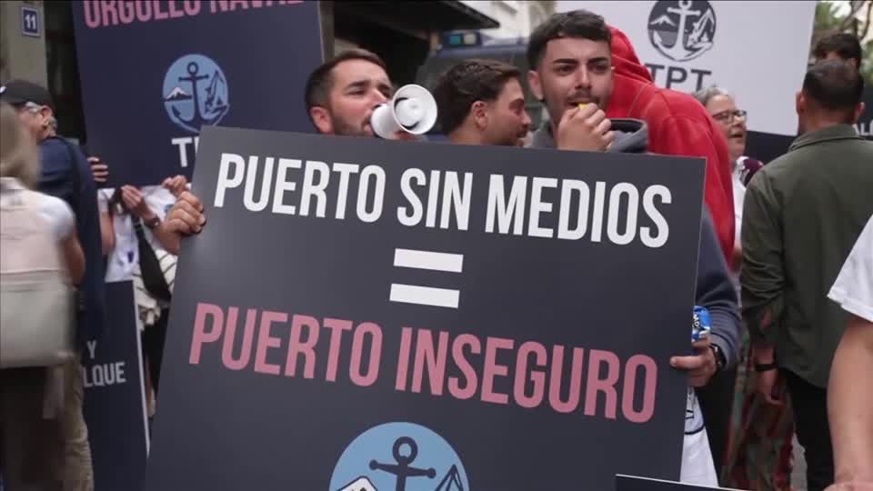 Tenerife port workers protest arrival of hantavirus-hit cruise