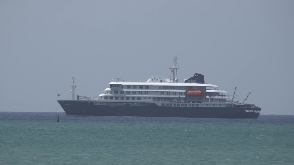 Two suspected hantavirus cases found as ship heads for Tenerife