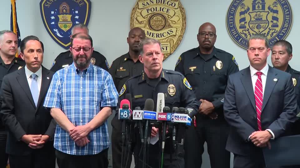 Slain security guard of California mosque hailed as hero | Reuters