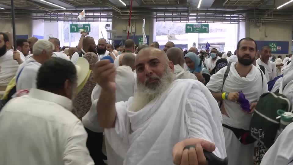 Hajj ritual sees pilgrims ‘stone the devil’ in Saudi Arabia | Reuters