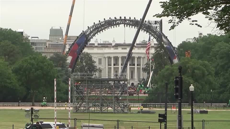 あわや大事故 水上飛行機が幹線道路に緊急着陸 けが人なし 米