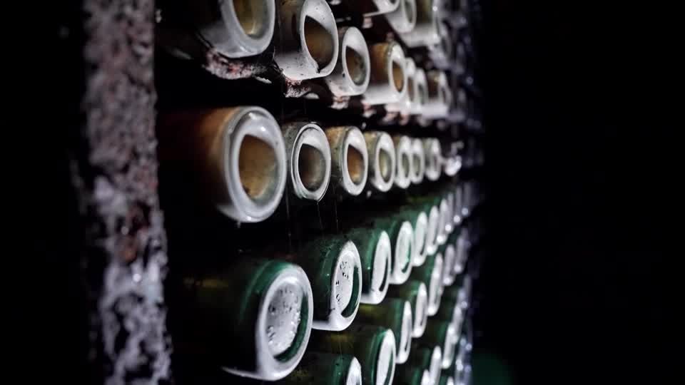 独裁者スターリンの遺産、封印解かれる 4万本の希少ワインを競売へ 
