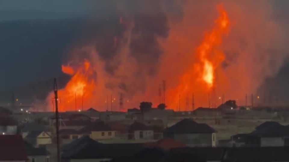 ロシア南部ダゲスタンで爆発3回、ガス施設が激しく燃え上がる（字幕・10日） | Reuters