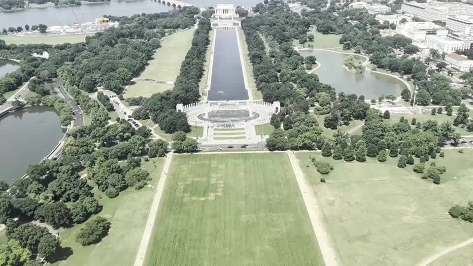 Huge '8647' seen on the grounds of the National Mall in DC | ロイター