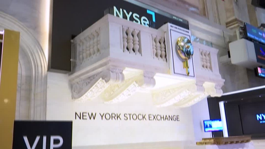 Wall Street sinks on bets Fed will hike rates this year | Reuters