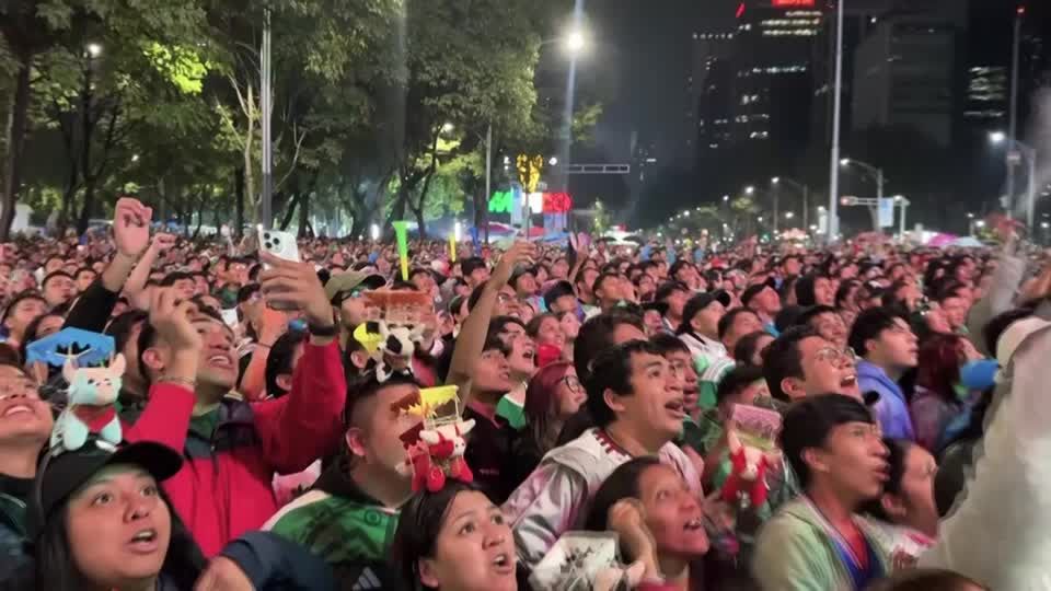Mexico fans celebrate as team reaches World Cup last-16 | Reuters
