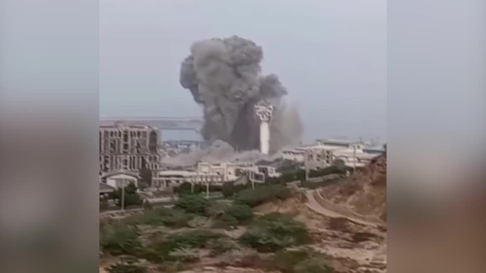 あわや大事故 水上飛行機が幹線道路に緊急着陸 けが人なし 米