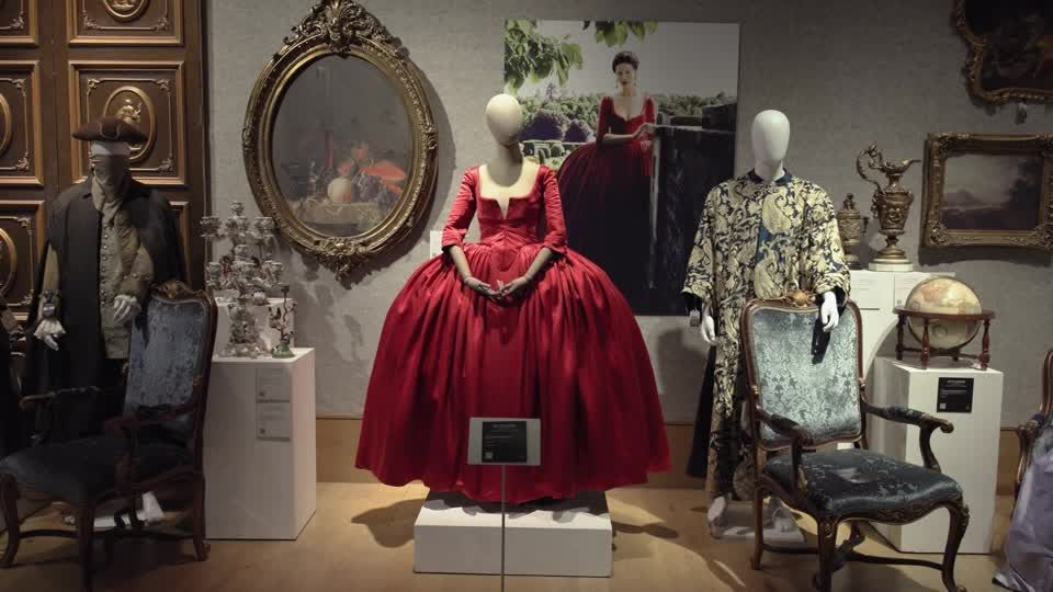 outlander red dress Claire corset 4 size Midi lenght / Ordinary sewing time 12-20 days and delivery 2-3 weeks Handmade Sussenach dress with hooks in front and amazing lace for opera and theater. The replica of the red