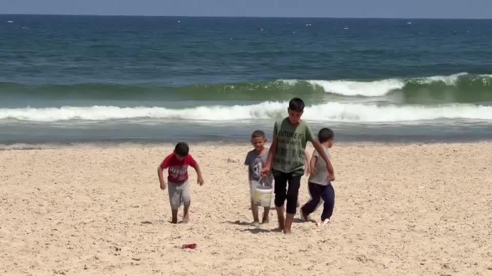Gaza, a daily hunt for water lays bare dire health crisis