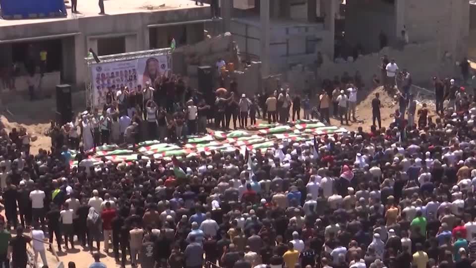 Gazans bury nearly a whole clan found in rubble in mass funeral for 112