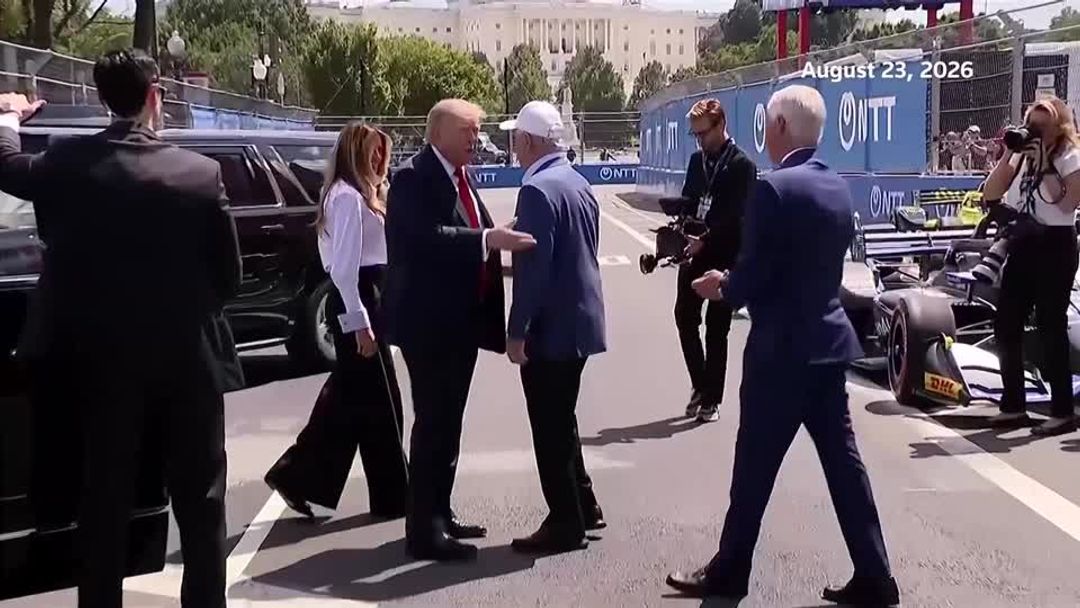 Flyovers, eagles, and snipers: Trump attends DC Grand Prix | ロイター