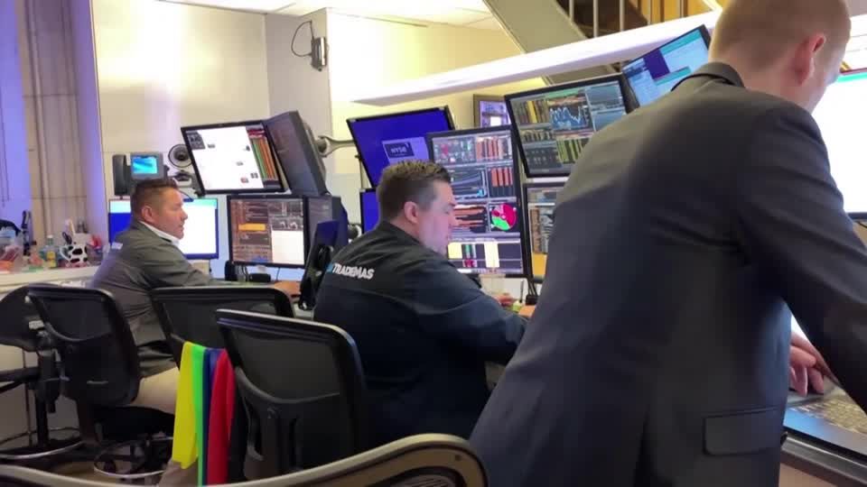 Tech Powers Wall Street Rebound: S&P 500 Jumps Over 1% as Treasury Yields Cool and Oil Retreats