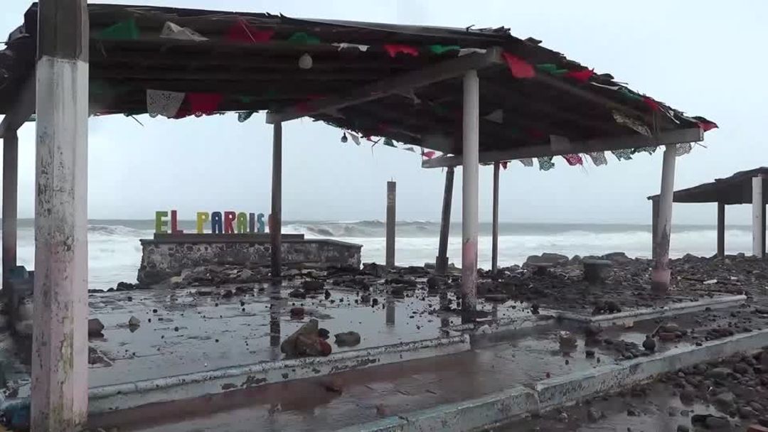 Hurricane Polo batters Mexico town with heavy wind and rain | Reuters