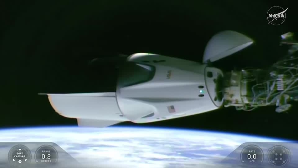 Piece of SpaceX rocket will crash into the moon Wednesday | ロイター
