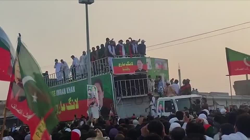 Supporters of Imran Khan's party begin 'long march' to Islamabad | Reuters