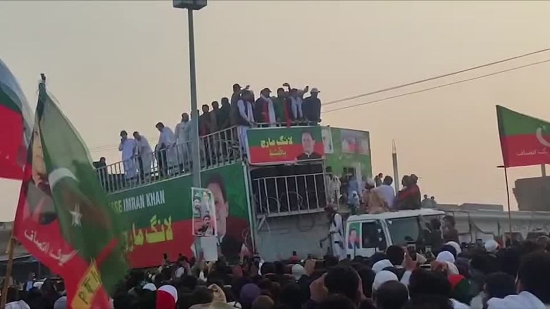 Thousands of Imran Khan supporters start march to Pakistani capital ...