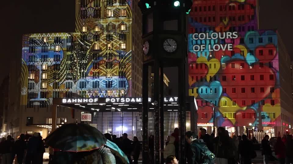 'Colors of Love' illuminate Berlin in Festival of Lights | Reuters