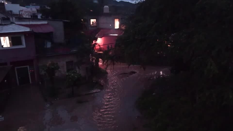 Hurricane Simon floods streets in Mexico town, raising evacuation risk ...