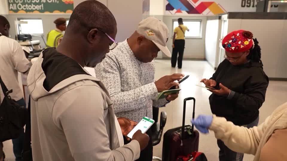 Passengers face heightened Ebola screening at Lagos airport | Reuters