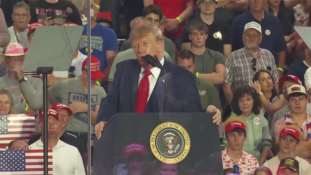 Trump tries to galvanize Iowa Republicans as economic worries grow ...